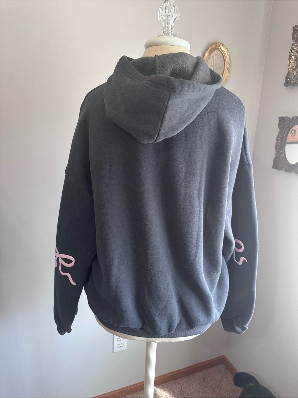Edikted Bonney Bow Detail Hoodie Sweatshirt in Dark Gray - Picture 5 of 8